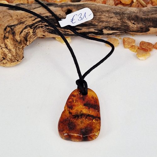 Anhänger am Stoffband 2